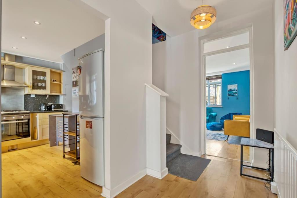 Lovely 3-Bed Clapham Common Лондон Экстерьер фото