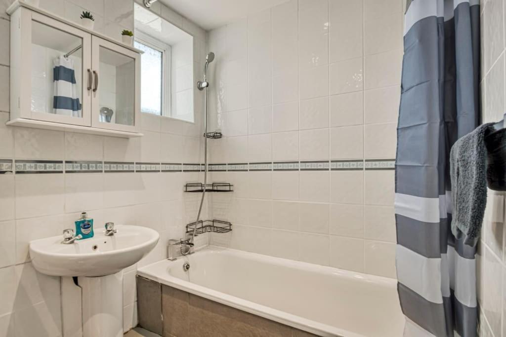 Lovely 3-Bed Clapham Common Лондон Экстерьер фото
