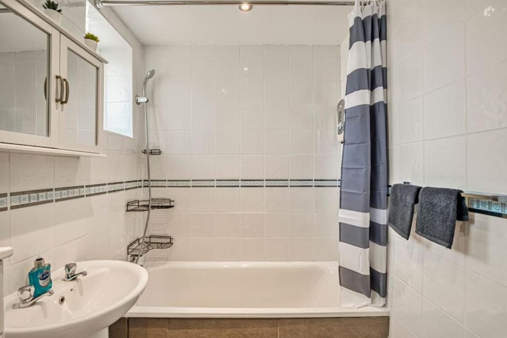 Lovely 3-Bed Clapham Common Лондон Экстерьер фото