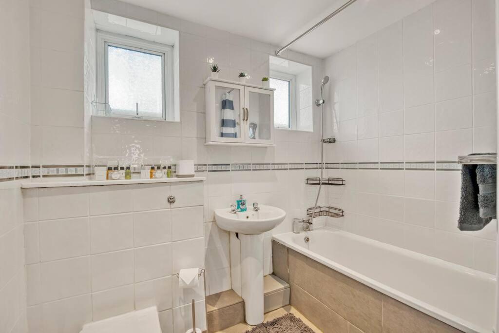 Lovely 3-Bed Clapham Common Лондон Экстерьер фото